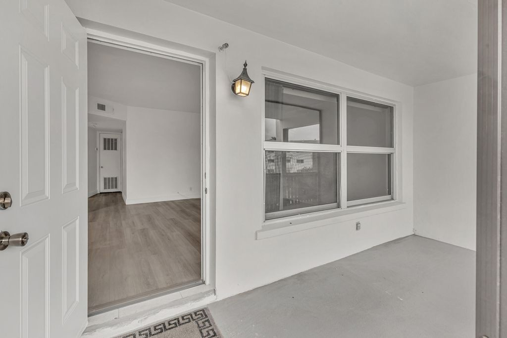 651 PINE Drive #204, photo 4