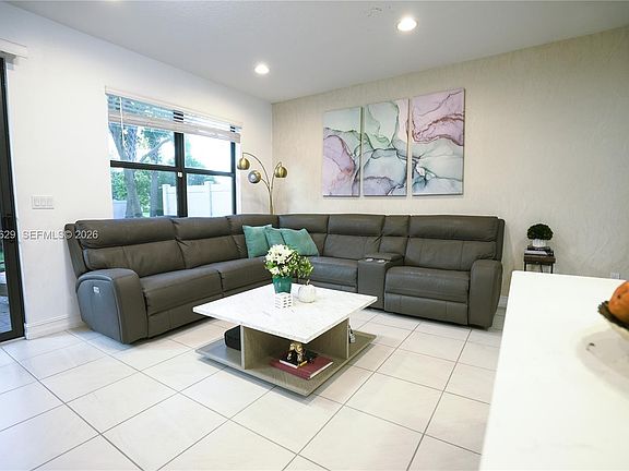 3rd image of 10111 Akenside Dr