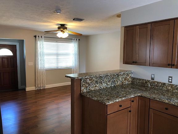 4th image of 3006 W Van Buren Dr