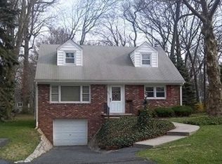 285 Garrett Rd, Mountainside, NJ 07092