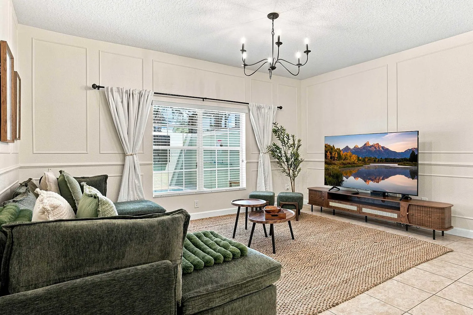 5 bed, 4.0 bath, 2023 sqft, $8,107 — Photo 3