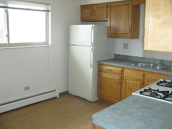 KITCHEN , HAS EATTING AREA IN THE OTHER SIDE