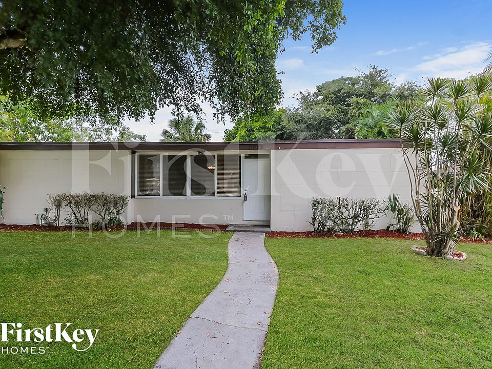 1st image of 11823 Dahlia Dr
