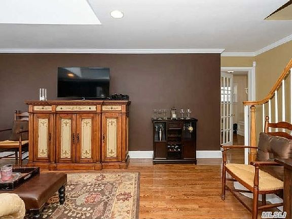 5th image of 65 Woodbury Way