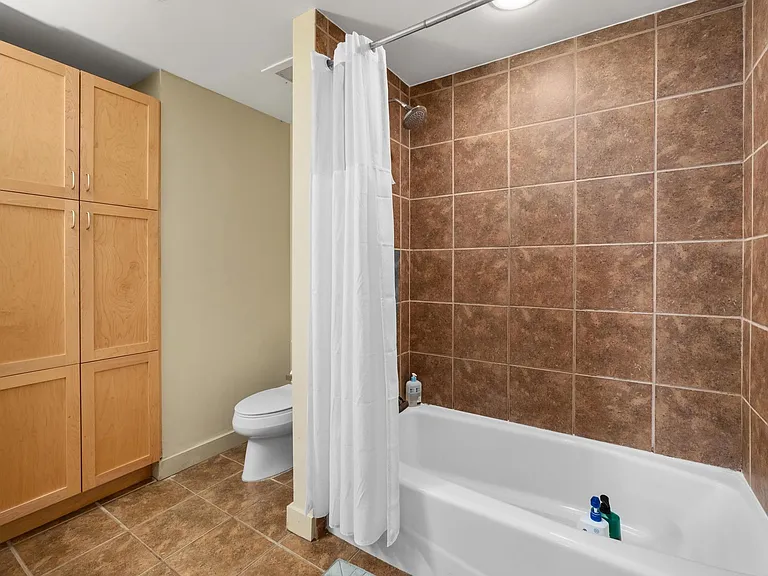 711 W 26th St #508 — Photo 9