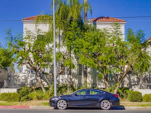 3rd image of 15153 Burbank Blvd Unit 5