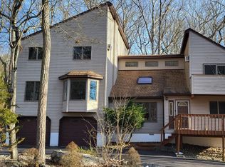 228 Edinburgh Rd, Bushkill, PA 18324