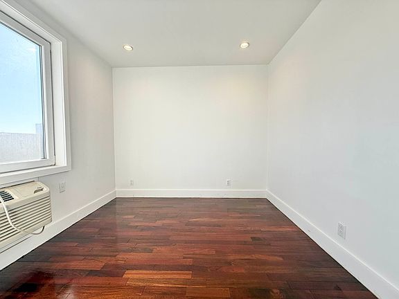 3rd image of 814 Jefferson Ave #5