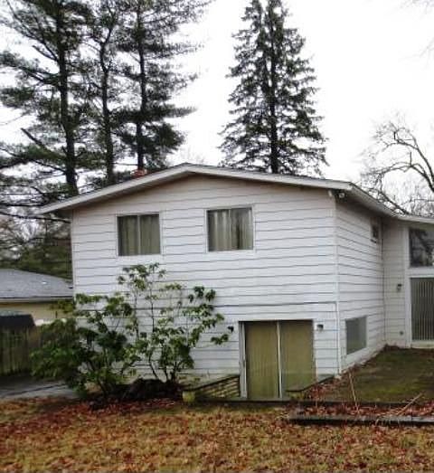 2nd image of 904 Fraser Rd