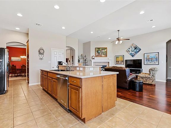 4th image of 130 Bolton Dr