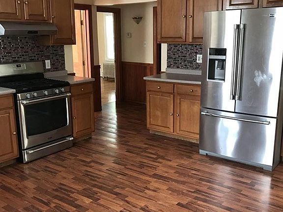 2nd image of 21 Thatcher St #1