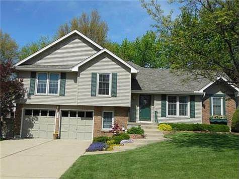 1st image of 528 SE Brentwood Dr