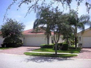 647 Hudson Bay Dr, Palm Beach Gardens, FL 33410