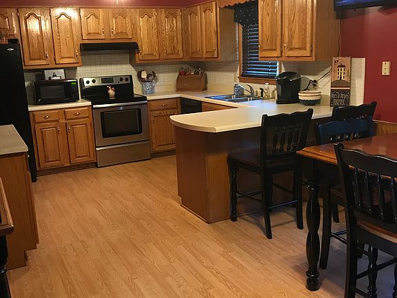 2nd image of 3027 S Lyons Ave