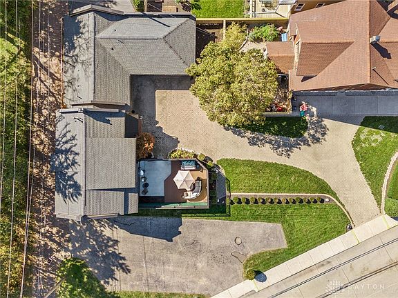 4th image of 336 Jones St
