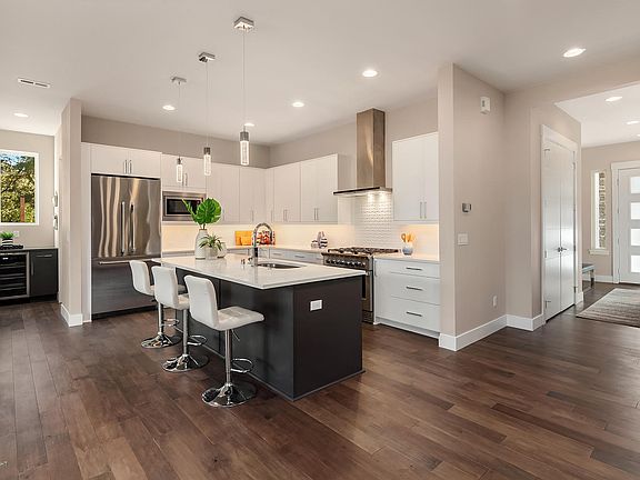 4th image of 18440 Bernard Dr
