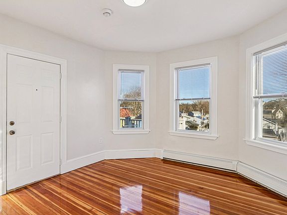 5th image of 559 Hyde Park Ave #2
