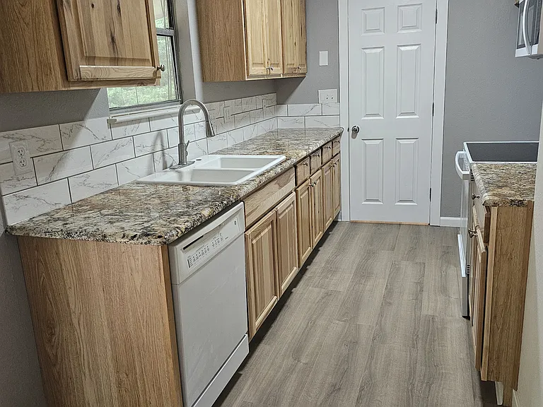 1137 S Bryan Ave — Photo 2