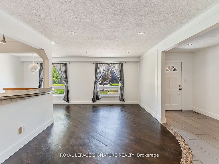 4 Patricia Ave #UPPER — Photo 10