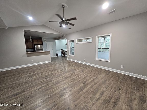 5th image of 105 Dogwood Ct