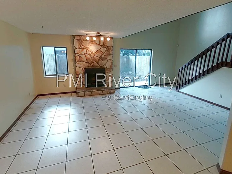 1192 Romaine Cir W — Photo 13