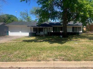 1305 Hillcrest Dr, Graham, TX 76450