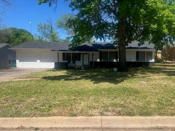 1305 Hillcrest Dr, Graham, TX 76450