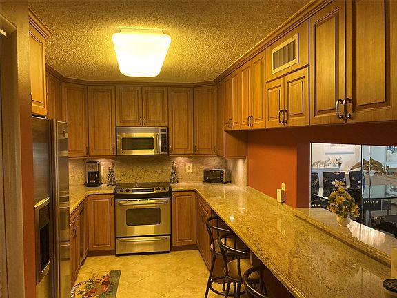 4th image of 805 Cypress Boulevard #207