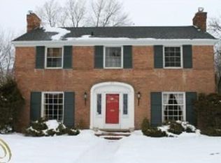 97 Handy Rd, Grosse Pointe Farms, MI 48236