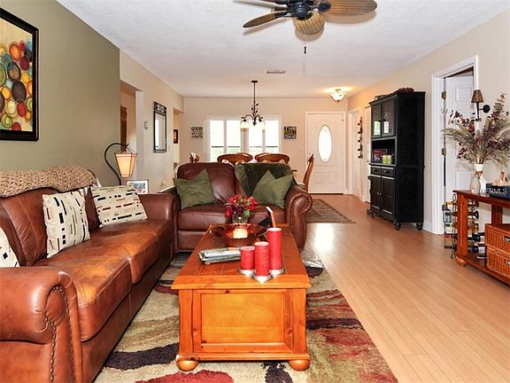 5th image of 2925 Woodpine Cir