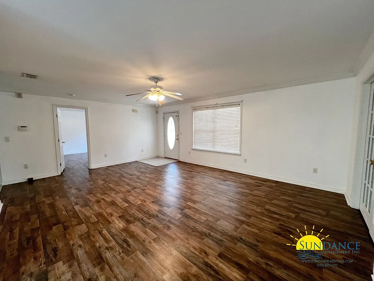 Building Photo - 132 Cabana Way