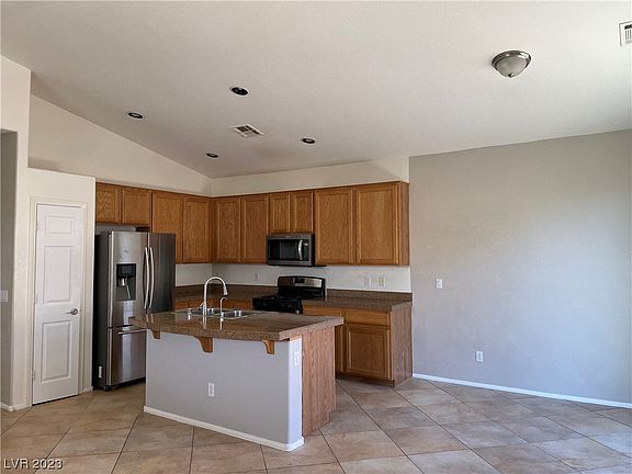 5th image of 5122 Echo Shire Ave