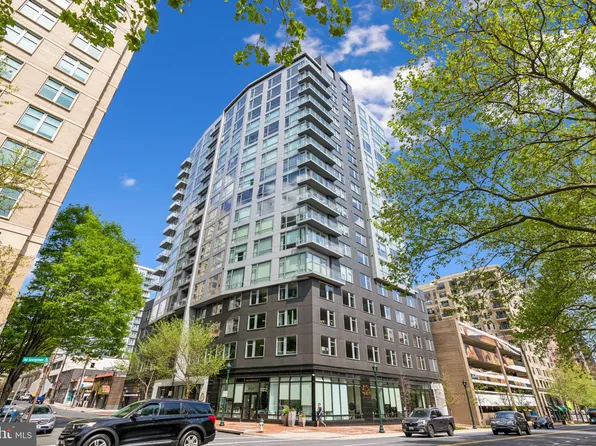 4960 Fairmont Ave APT 904, Bethesda, MD 20814