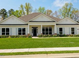 6629 Palm Pointe Dr, Ocean Springs, MS 39564