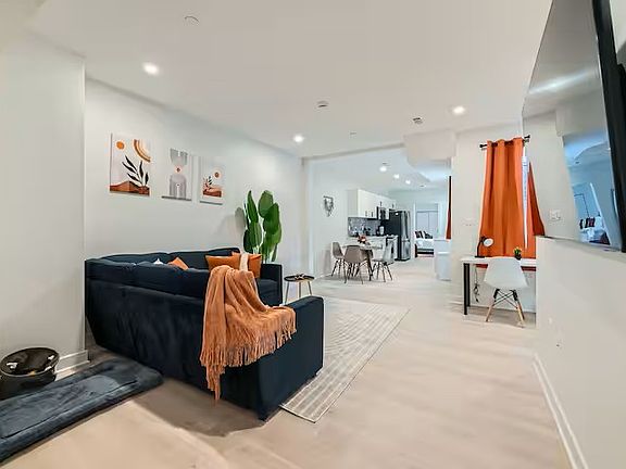 5th image of 731 S Ann St #1