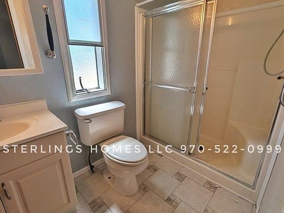 5th image of 833 Douglas St