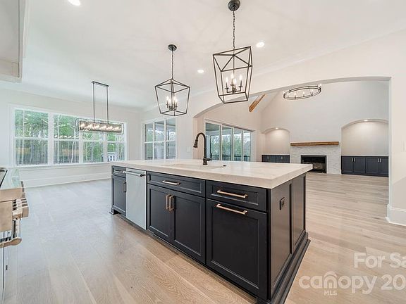 3rd image of 3615 A English Garden Dr