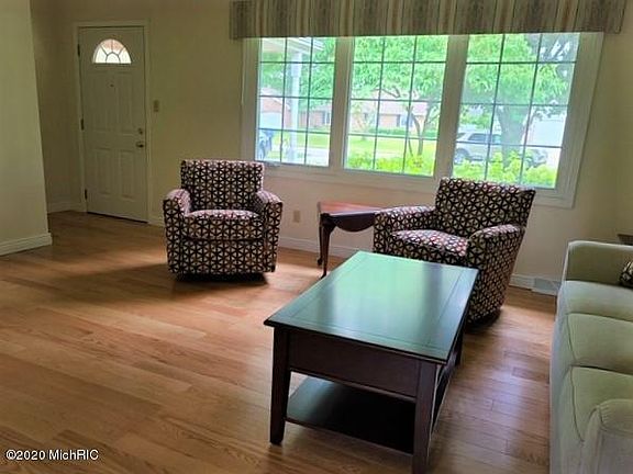 2nd image of 2851 Knottingham Ln