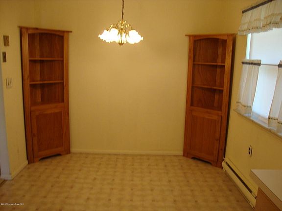 3rd image of 15B Wintergreen Ln