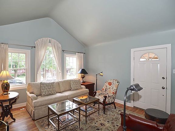 2nd image of 1525 E Roosevelt Ave