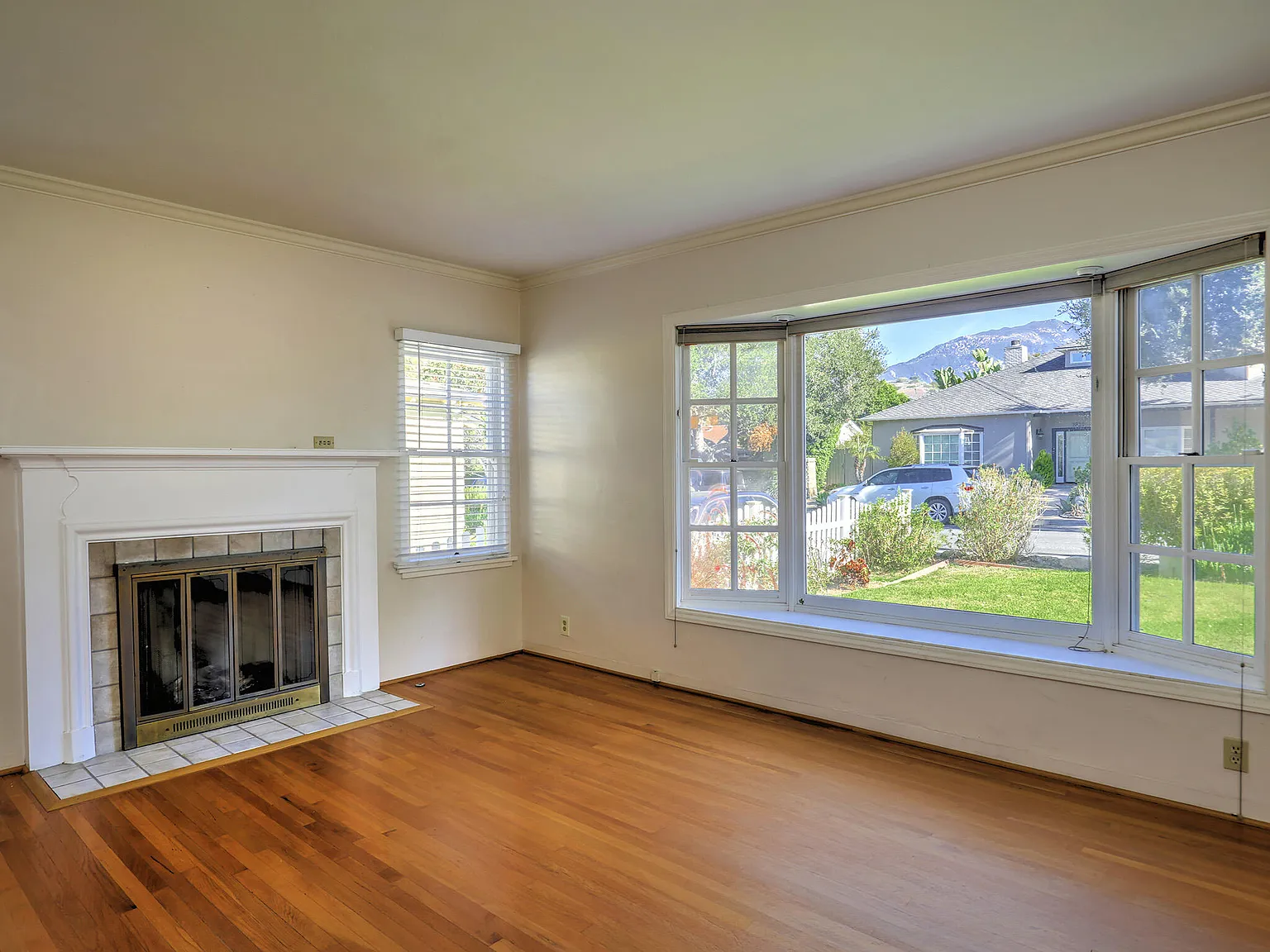 2 bed, 2.0 bath, 1369 sqft, $6,200 — Photo 4