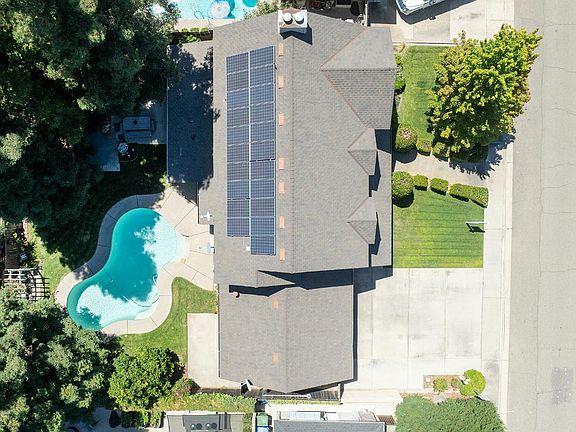 3rd image of 1636 Peacock Dr