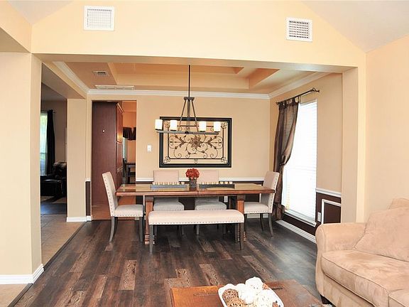 4th image of 318 Fort Edward Dr