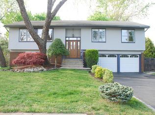 102 Vermont Ct W, Matawan, NJ 07747