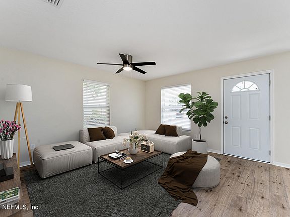 3rd image of 3702 WOOD CREEK Lane