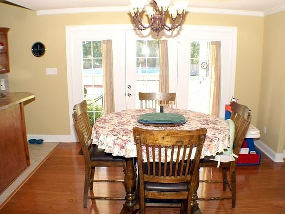 2nd image of 75 Taylor St