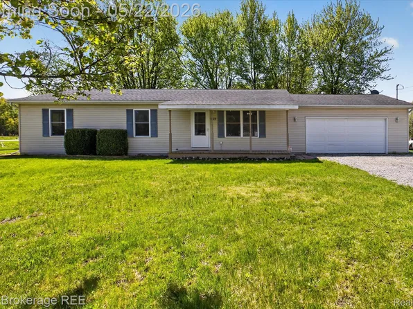 1029 Crestlane Dr, Saginaw, MI 48601