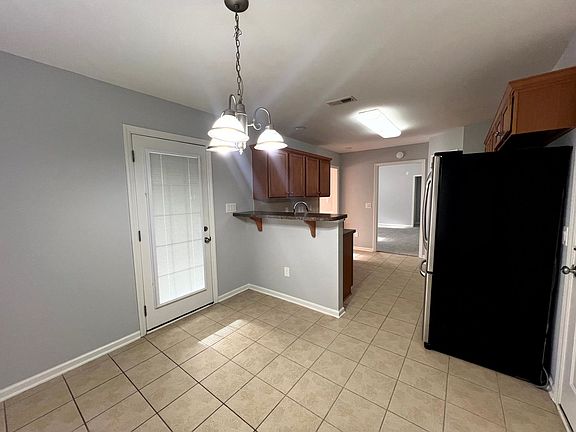 5th image of 2839 Aristocrat Ln