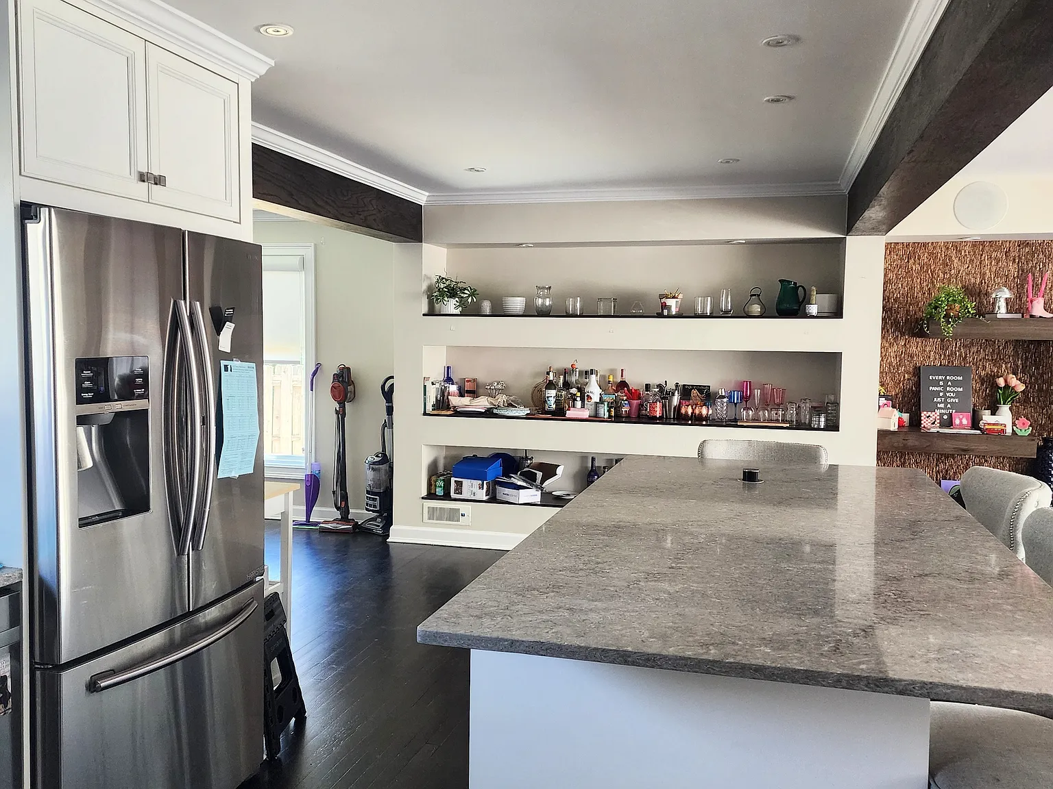 4 bed, 1967 sqft, $4,925 — Photo 2
