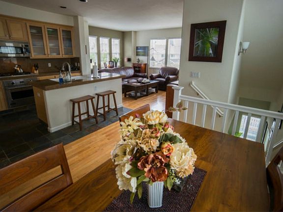 4th image of 101 Somerset Dr